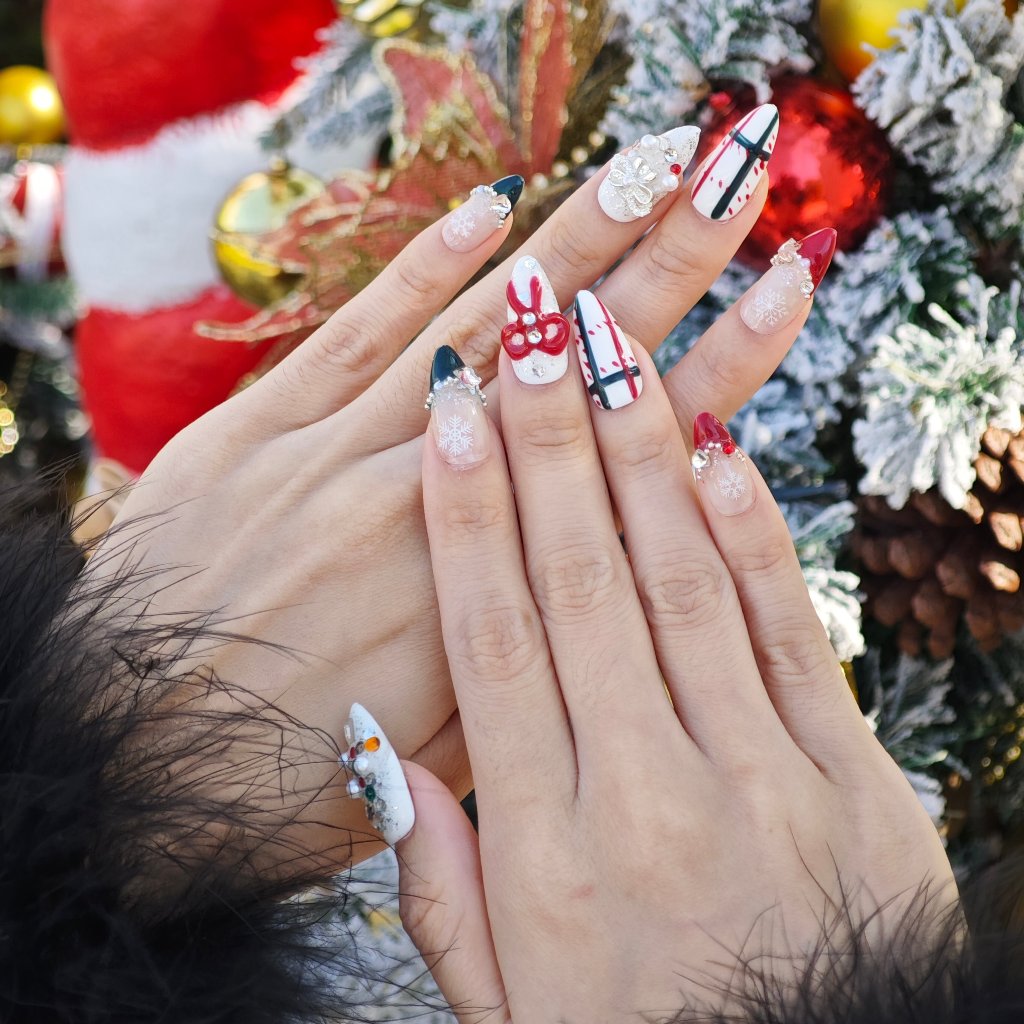 Frosted Holly Charm Handmade Press On Nails - Arcanus Nails